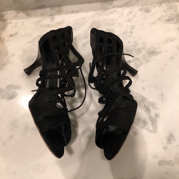 {S t u a r t W e i s m a n} Black Sandal - Picture 6 of 6